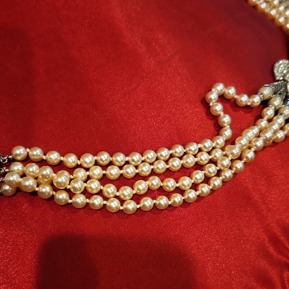 Rare Vintage 1950s Triple-Strand Pearl Necklace - Estate Piece - Picture 5 of 8
